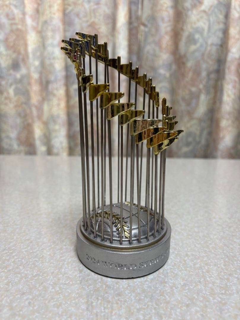 ロサンゼルス・ドジャース ワールドシリーズトロフィー レプリカ 2024