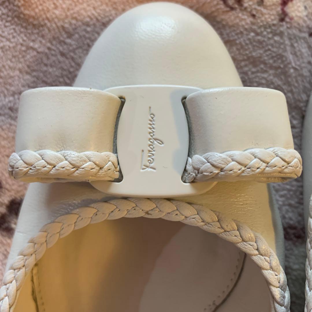 美品　Salvatore Ferragamo ホワイトパンプス