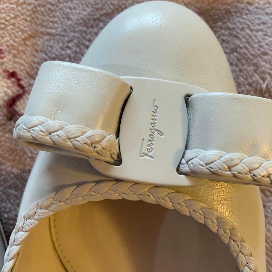 美品　Salvatore Ferragamo ホワイトパンプス