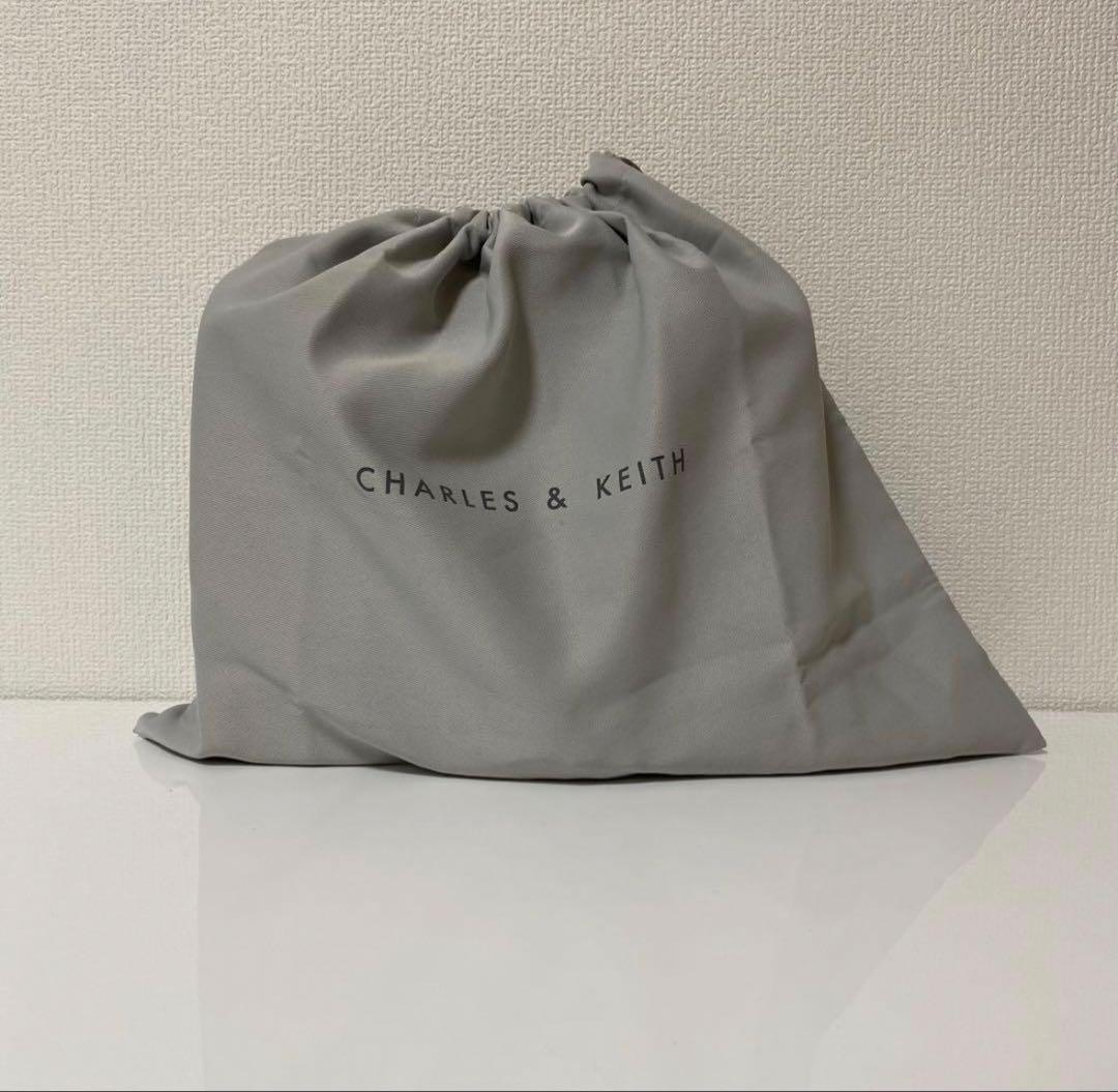 Charles &Keith キルトチェーンストラップバッグ/ブラック