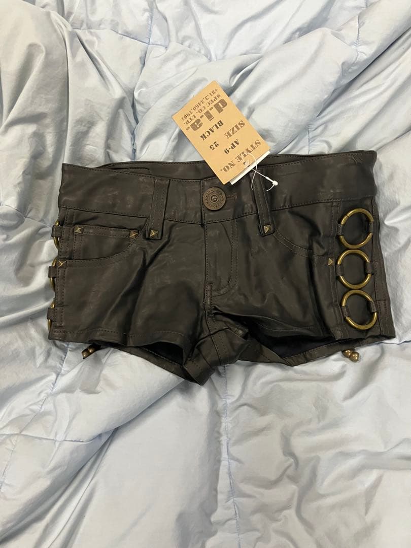 d.i.aスタッズ付きブラックレザーショートパンツ25サイズ