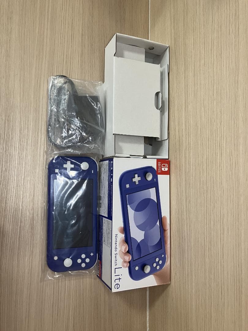 【ほぼ未使用】Switch Nintendo Lite ブルー 本体【ケース付】