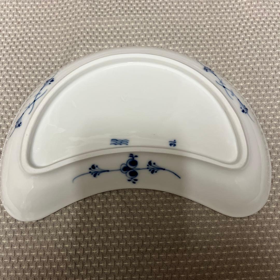 ロイヤルコペンハーゲン ブルーフルーテッド ハーフレース　クレセントディッシュ