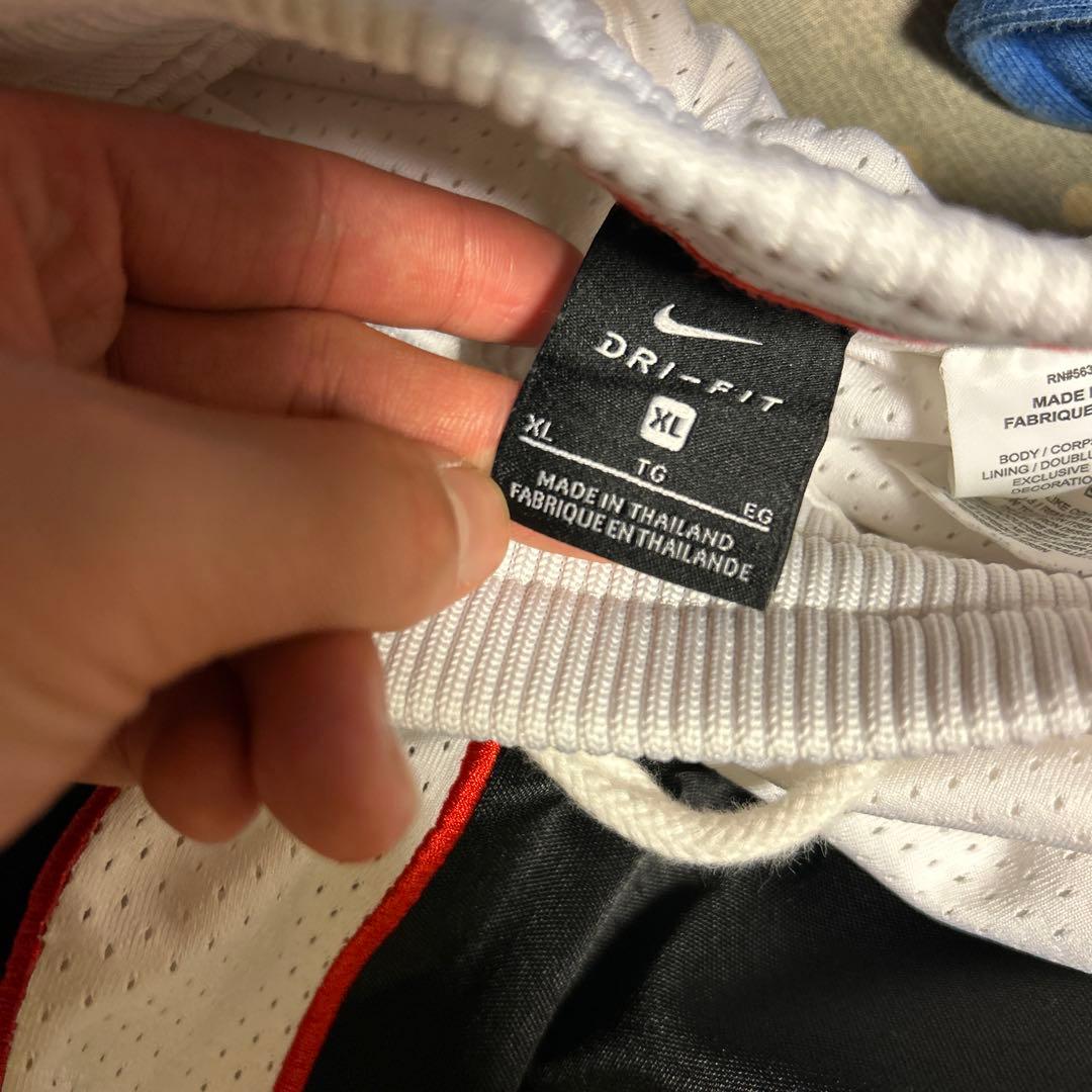 NIKE エアモアアップテンポ（モアテン）ハーフパンツ