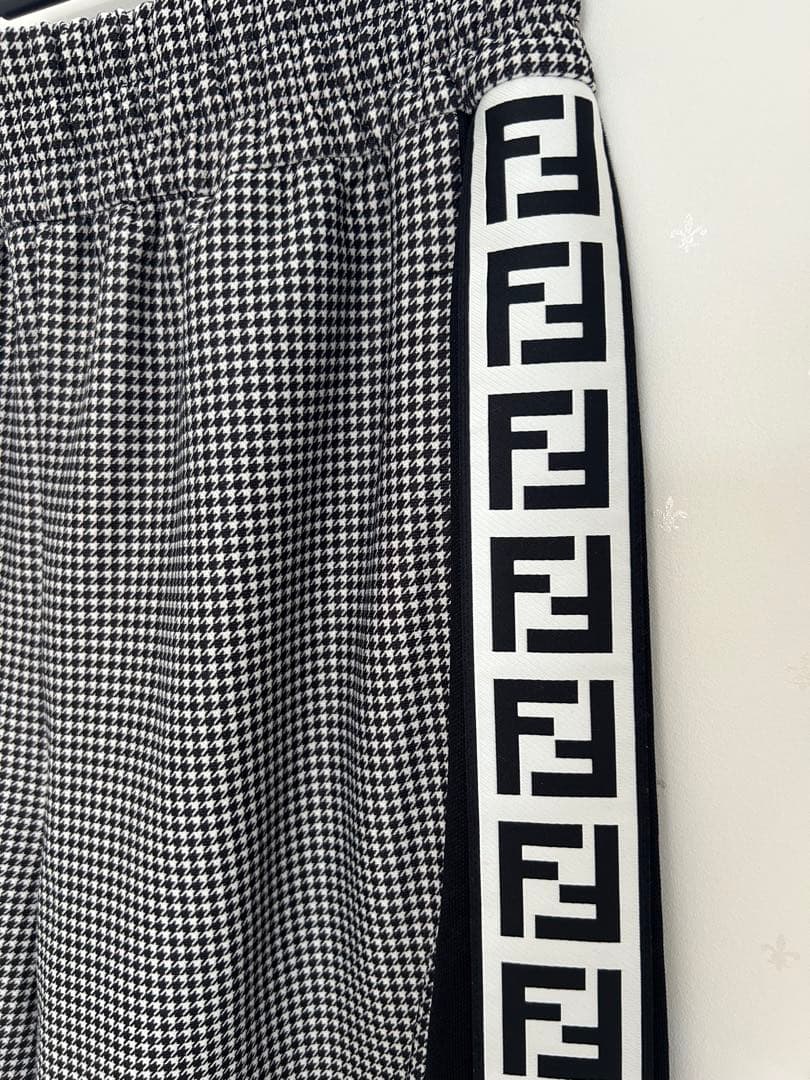 FENDI フェンディ　ロゴライン　千鳥柄　パンツ