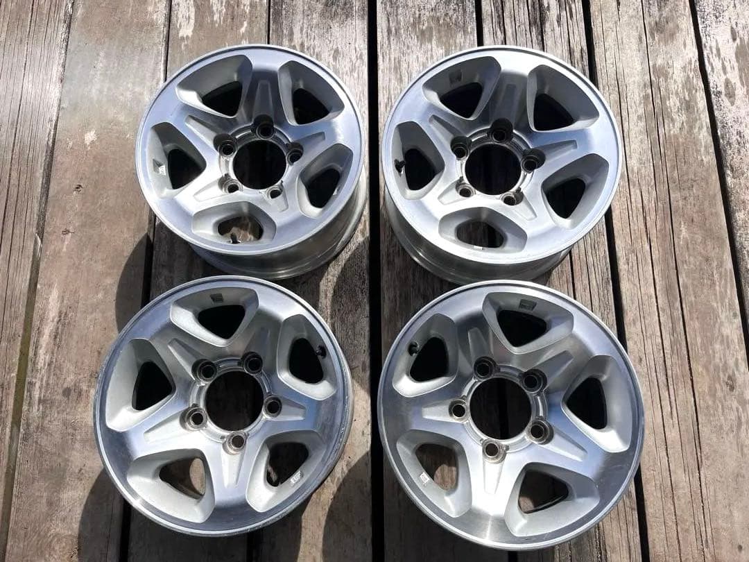 【とも】【2個口】ランクル70 純正アルミホイール