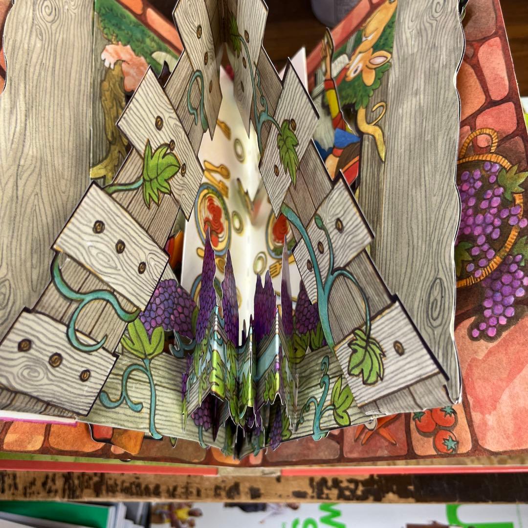 洋書 Brava, Strega Nona!: Pop-Up Book