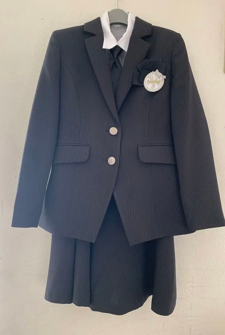 150cm キュロット スーツ グレーストライプスーツ（ブローチ付き）