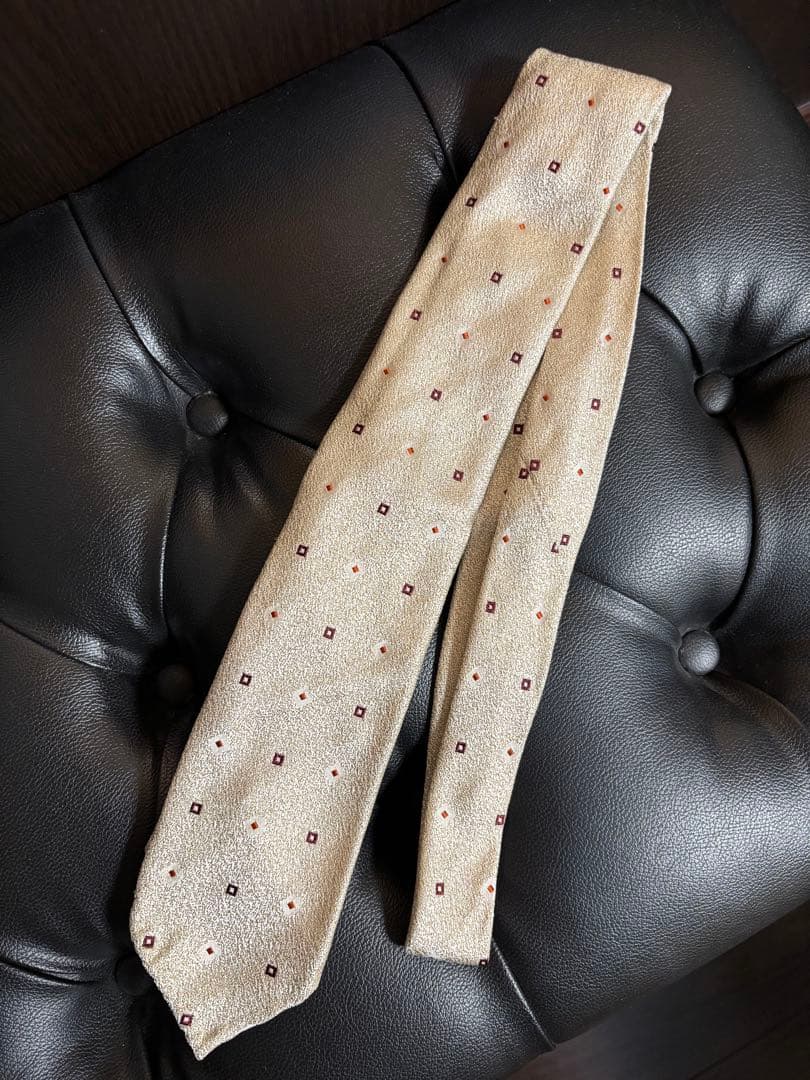 アットヴァンヌッチ　小紋柄　セッテピエゲ　ネクタイ
