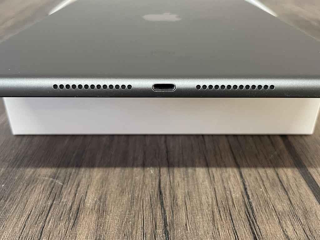 ④【美品】iPad Apple 第9世代　Wi-Fiモデル　64GB