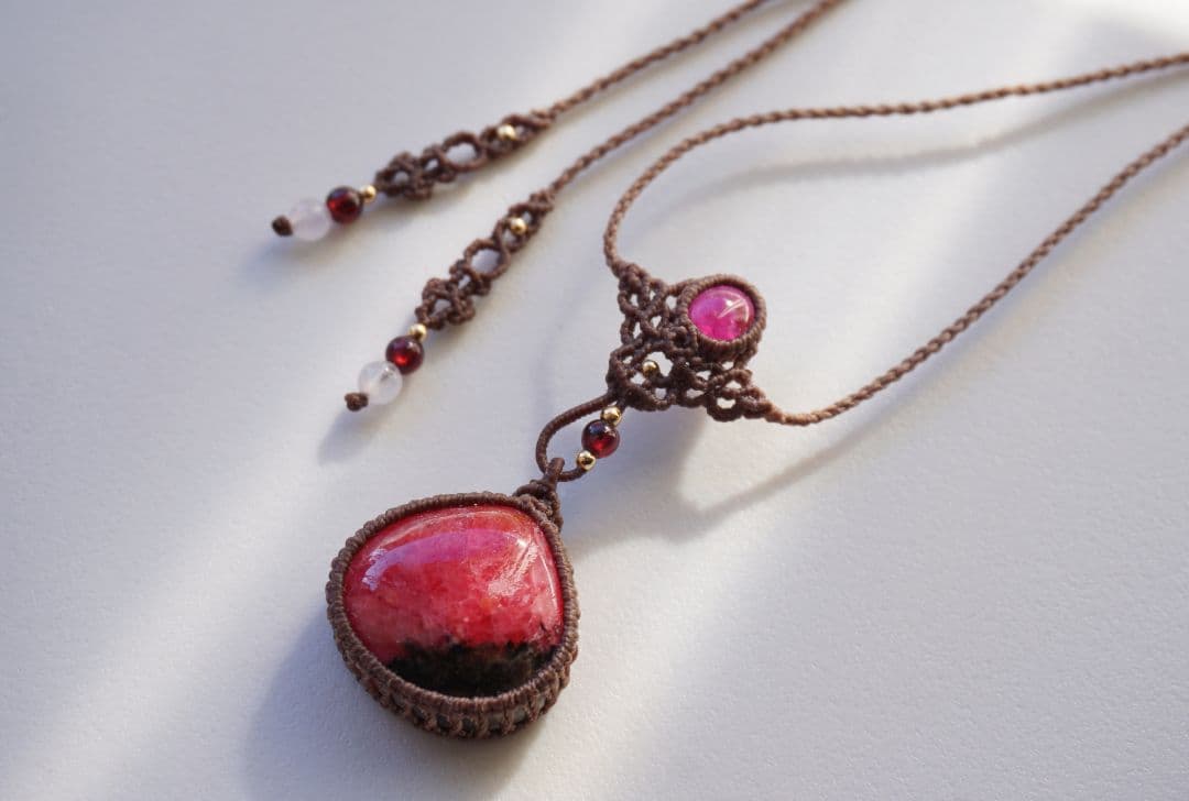 アンゴラ産ロードナイト　ピンクトルマリン　マクラメ　ネックレス