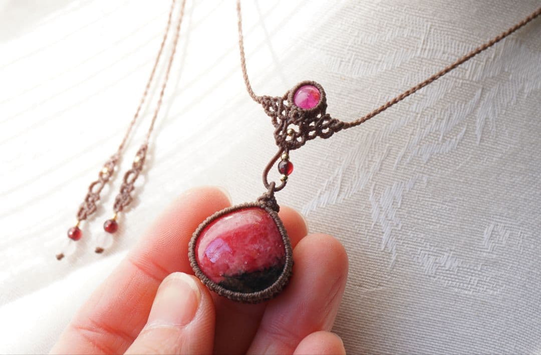 アンゴラ産ロードナイト　ピンクトルマリン　マクラメ　ネックレス