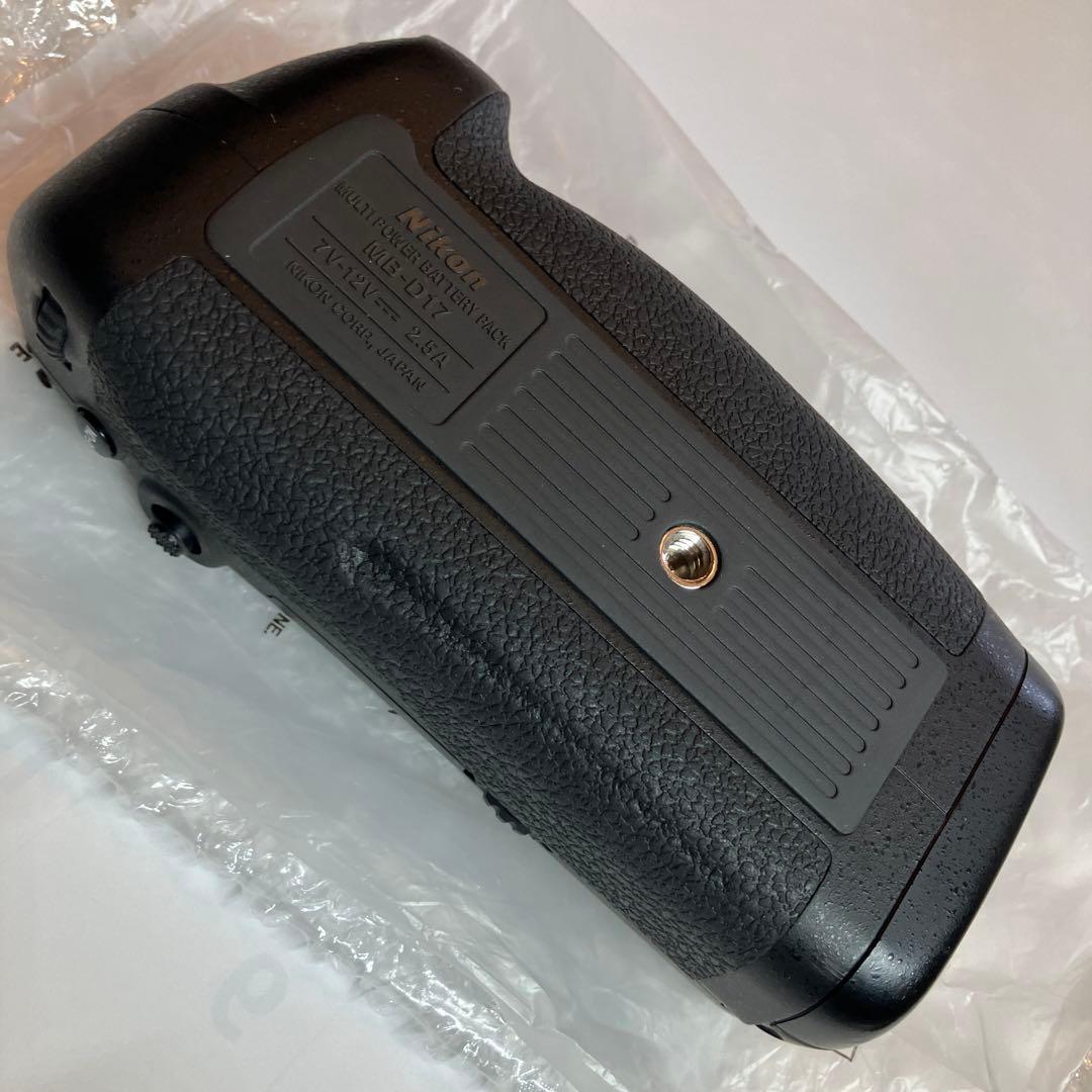 ほぼ新品 Nikon純正マルチパワーバッテリーパック MB-D17 縦型グリップ