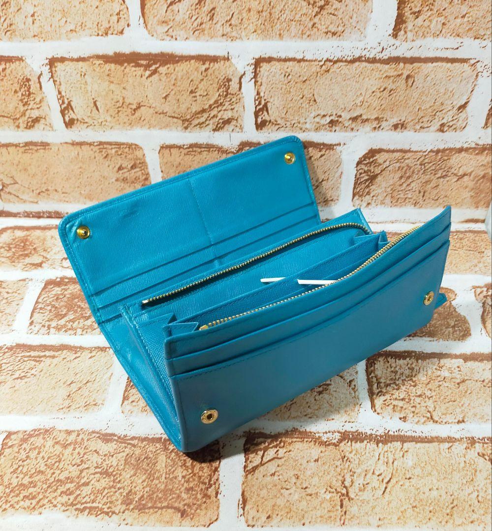 PRADA ターコイズ 長財布