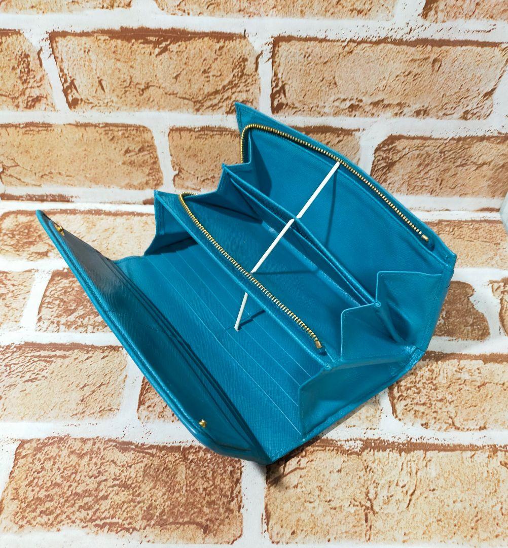 PRADA ターコイズ 長財布