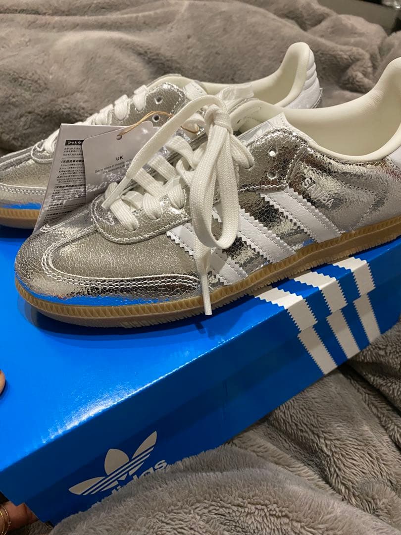 adidas サンバ　メタリックシルバー スニーカー　23cm 23.5cm