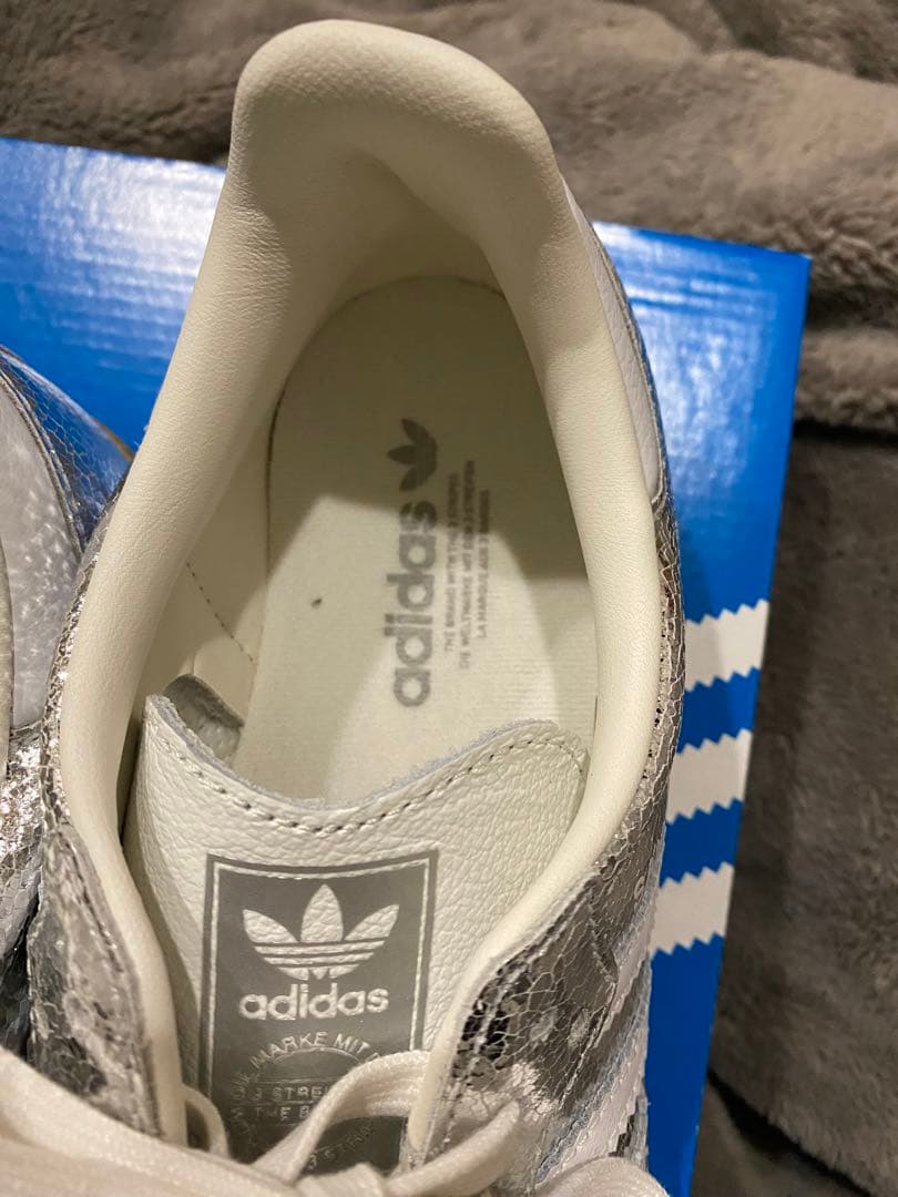 adidas サンバ　メタリックシルバー スニーカー　23cm 23.5cm