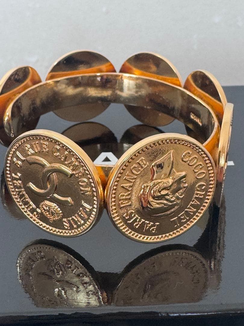 CHANEL デザイン バングル