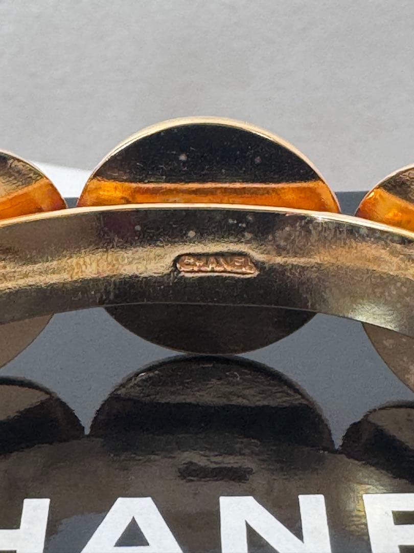 CHANEL デザイン バングル