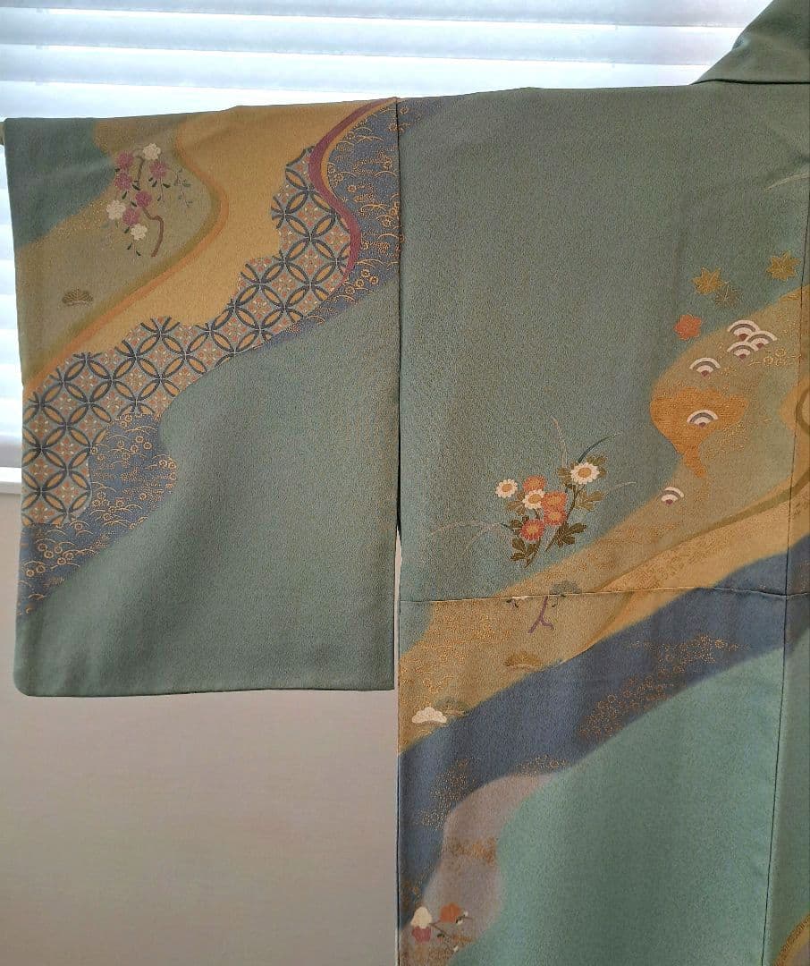 訪問着　総柄　圭雲　落款