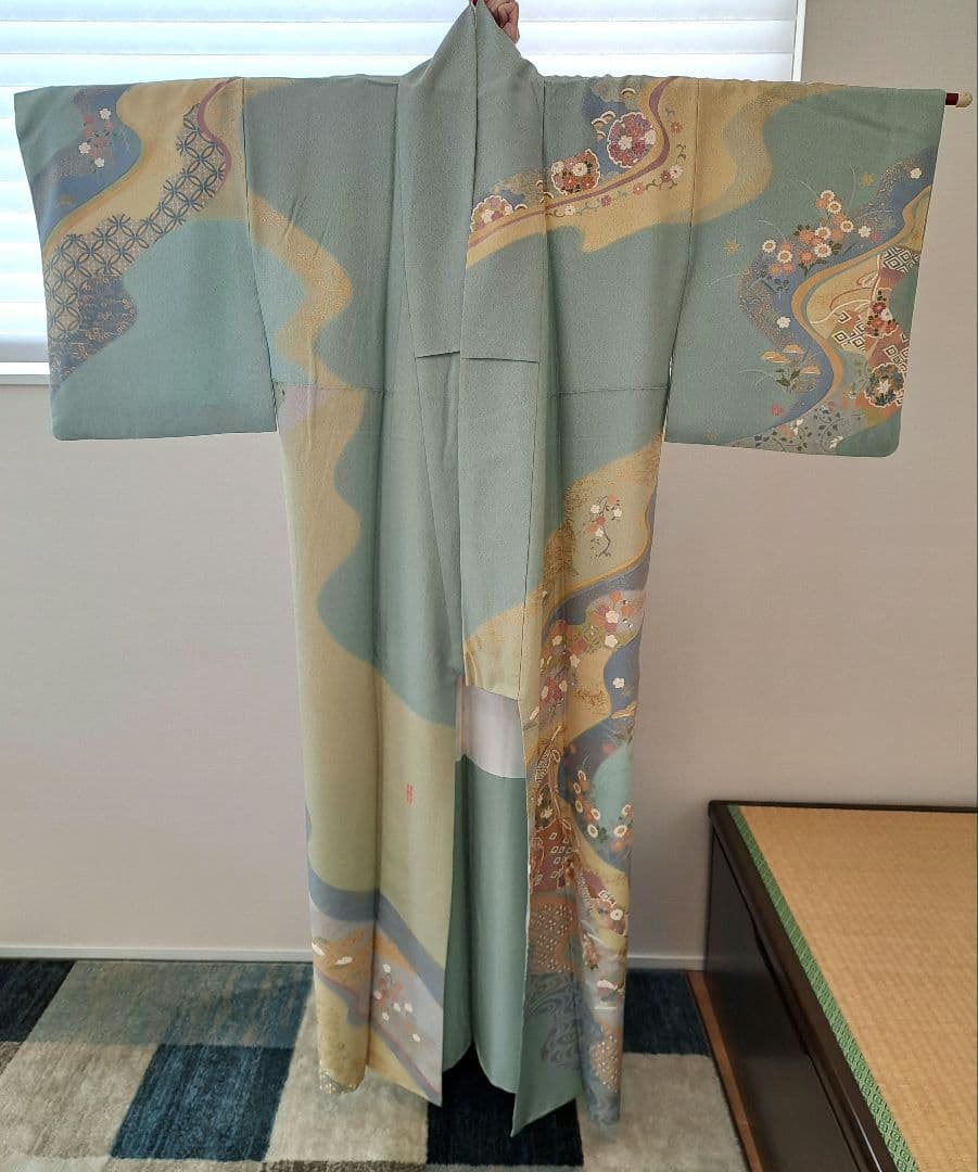 訪問着　総柄　圭雲　落款