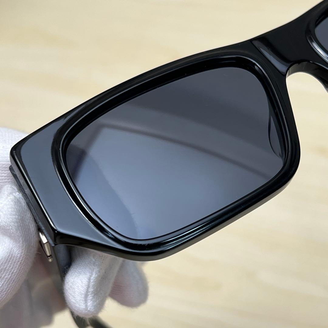 FENDI フェンディ サングラス スクエアフレーム ブラック ケース クロス付