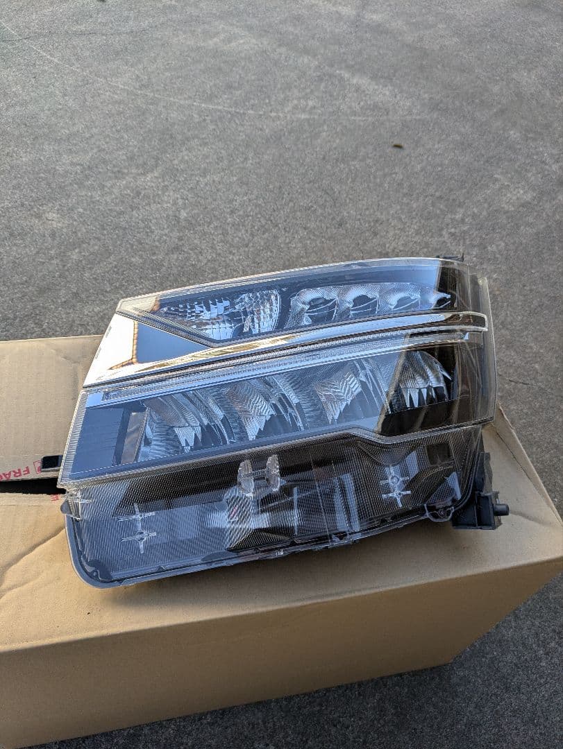 LA150Fスバルステラカスタム左カスタムヘッドライト　ムーブ