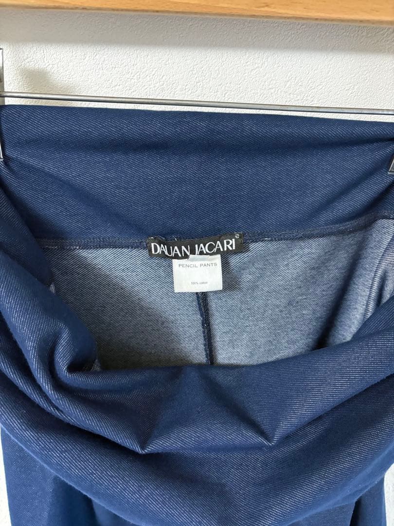 DAUAN JACARI／pencil pants