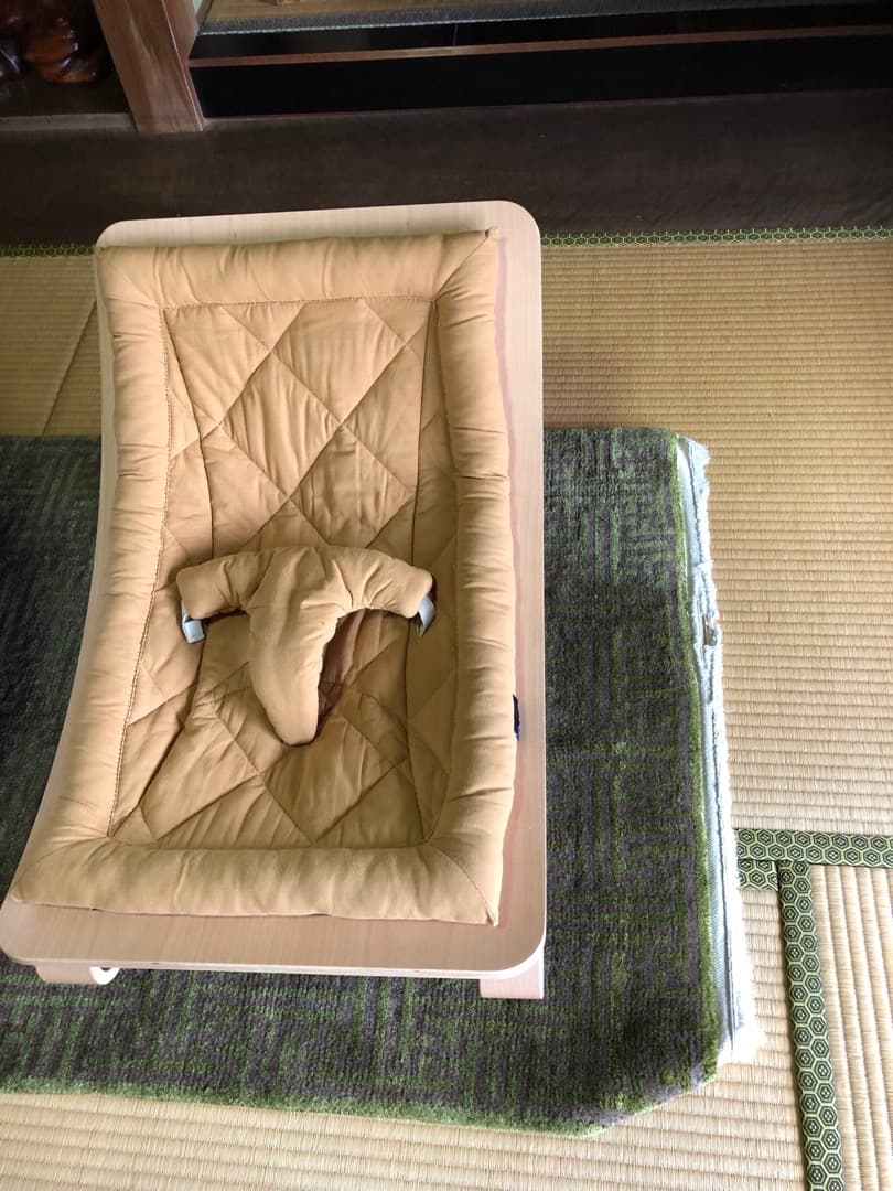 LEVO baby rocker 濃いめのベージュ