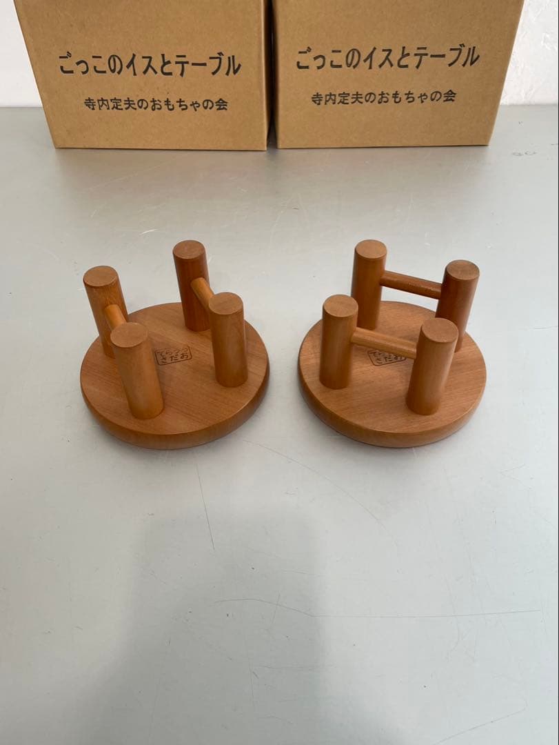小鳥 ごっこのイスとテーブル 2セット
