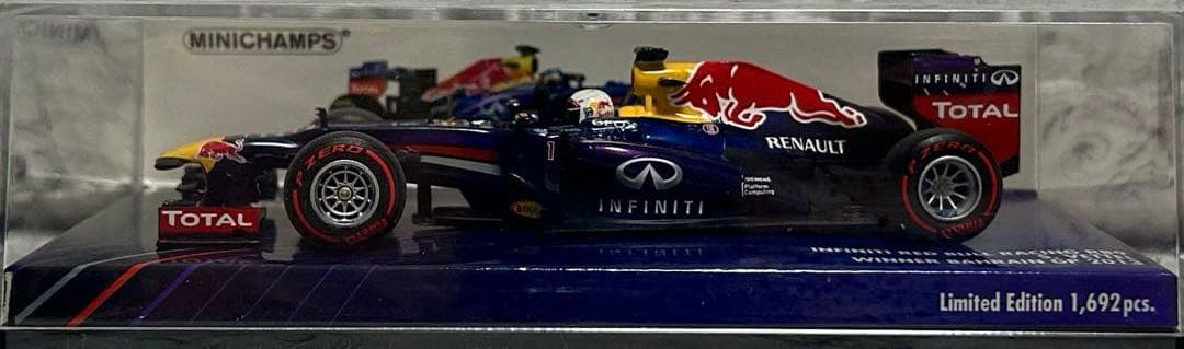 ミニチャンプス 1/43 レッドブル RB9 ベッテル 2013バーレーン優勝