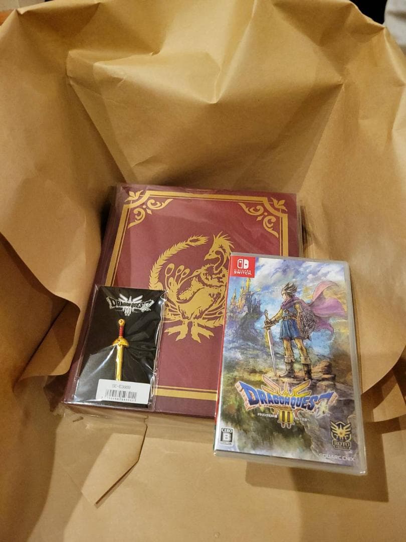 あ*)様 【新品未開封】ドラゴンクエストIII　収納ボックス、ロトの剣 ピンズ付