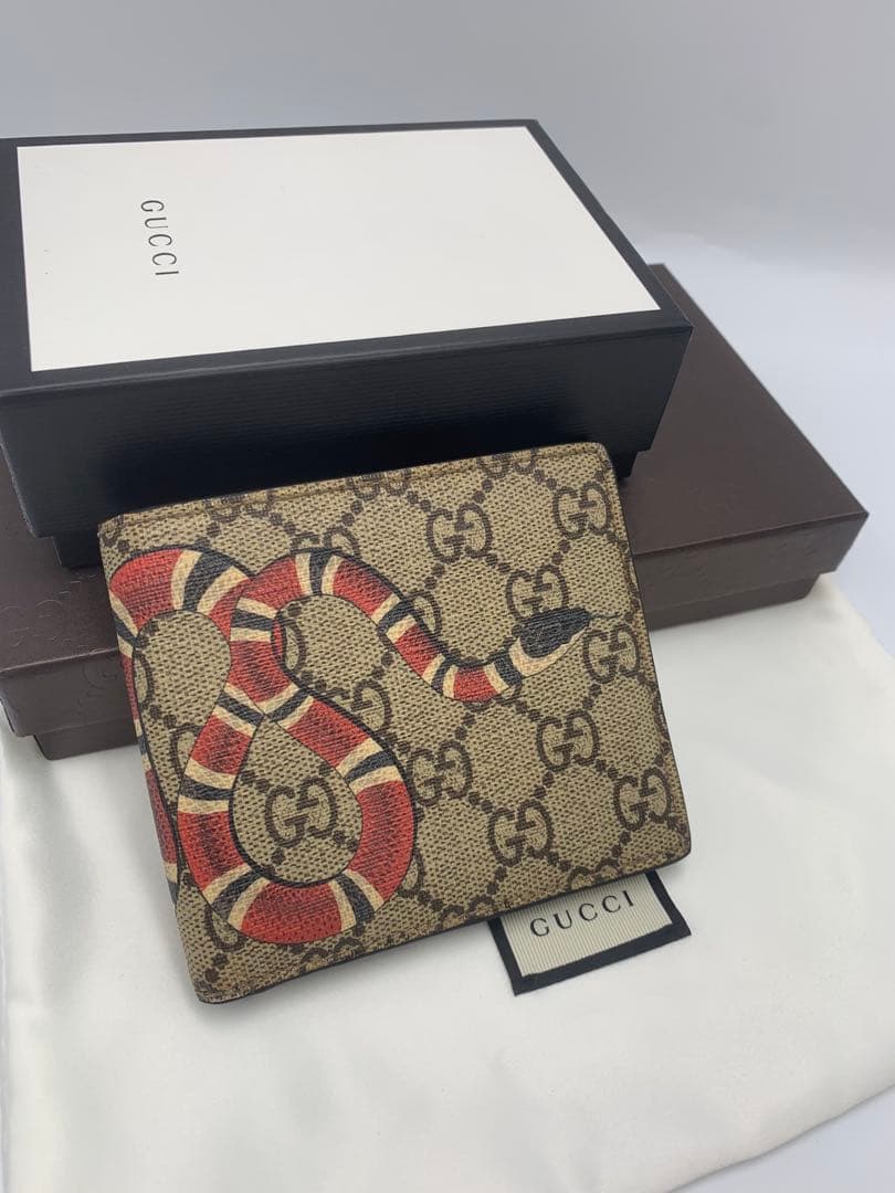 【美品】GUCCI 二つ折り財布　キングスネーク　ベージュ系　GGスプリーム