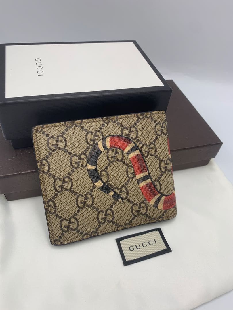 【美品】GUCCI 二つ折り財布　キングスネーク　ベージュ系　GGスプリーム