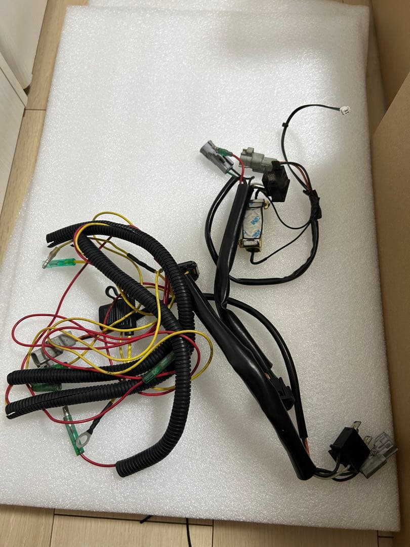 ハイエースヘッドライト Valenti(ヴァレンティ) 6眼