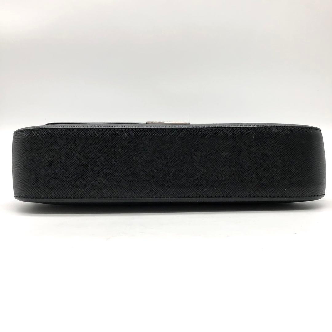 美品✨バーバリー ショルダーバッグ ロゴプレート ノバチェック レザー ブラック