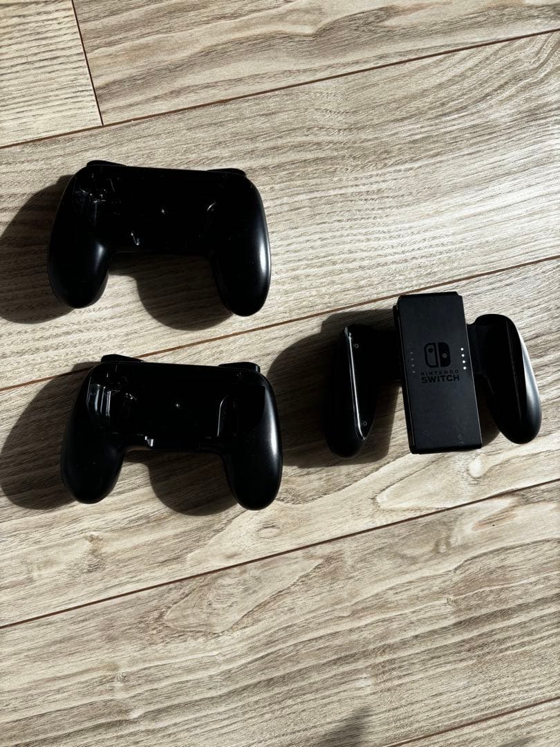 Nintendo Switch本体+ジョイコングリップ2個+ケースセット