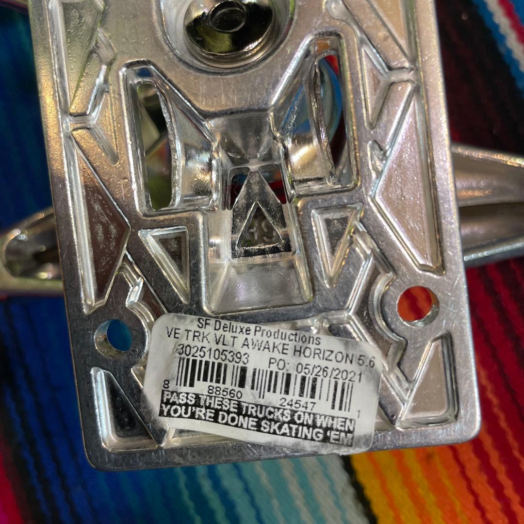 Venture Awake トラック シルバーvライト　5.6