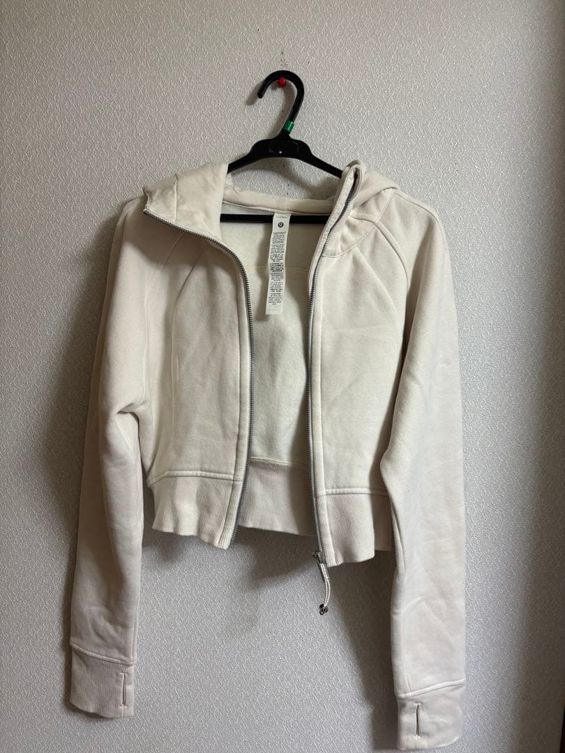 ルルレモン Scuba フルジップクロップフーディ