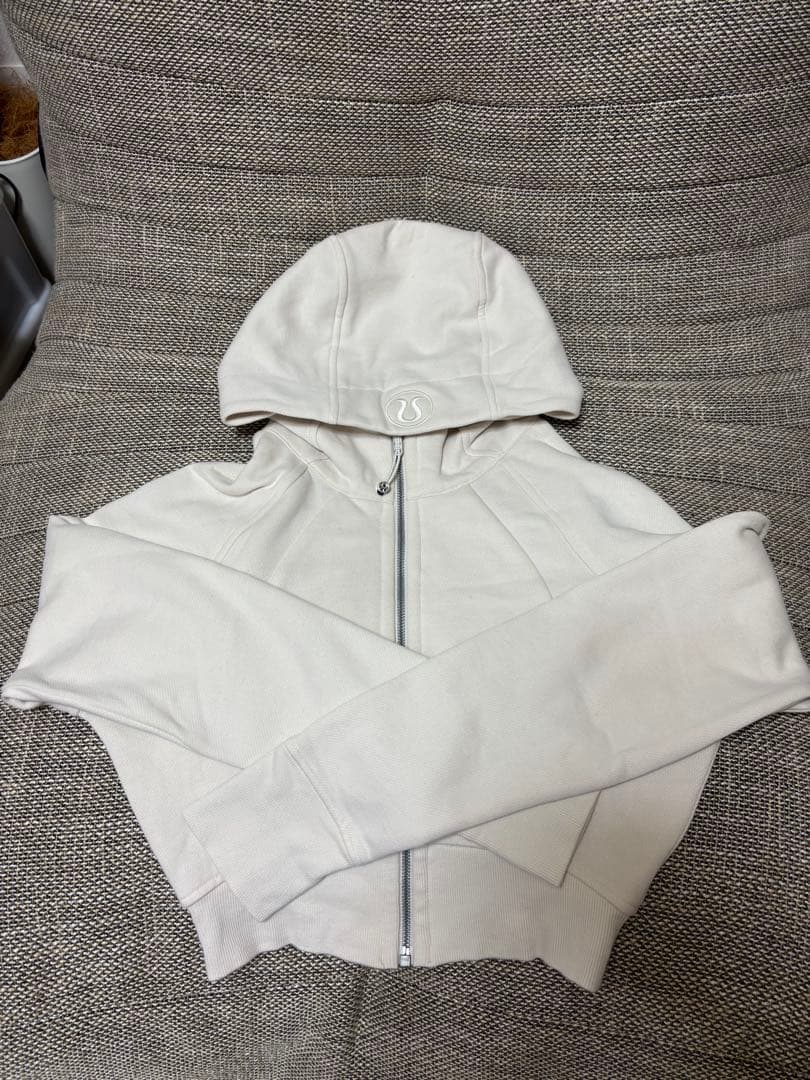 ルルレモン Scuba フルジップクロップフーディ