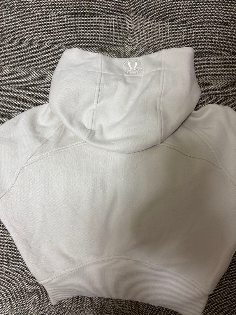 ルルレモン Scuba フルジップクロップフーディ