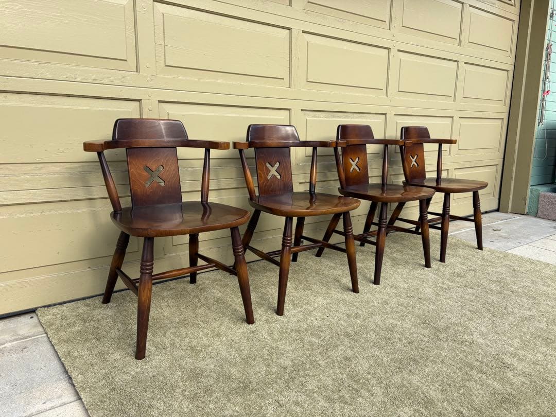 ②飛騨産業　木製ダイニングチェア