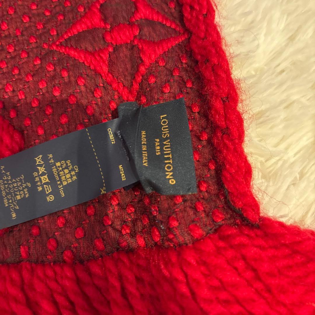 Louis Vuitton ロゴ入り赤マフラー