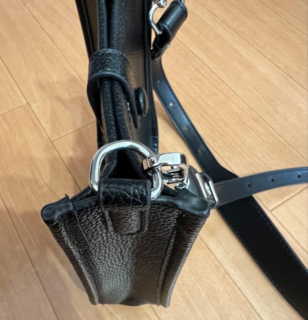 美品 ブラック レザー ショルダーバッグ Hロゴ ミニエブリン風
