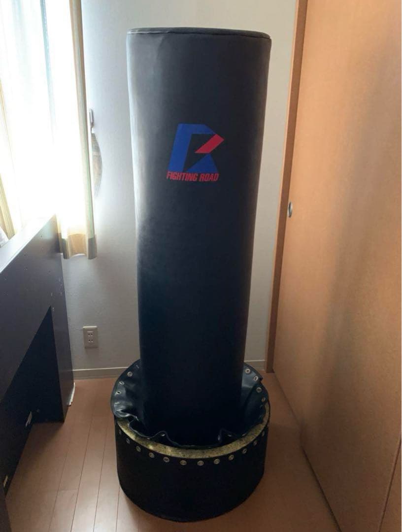 サンドバッグ　ボクシング　キック