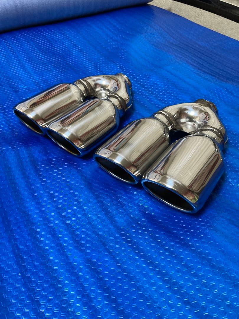 4本出し　マフラーカッター　デュアル　センスブランド？　スリーキャッツ？
