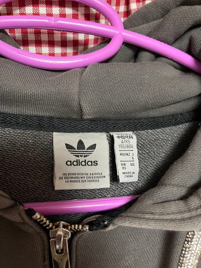 adidas ジップパーカー　adilenium