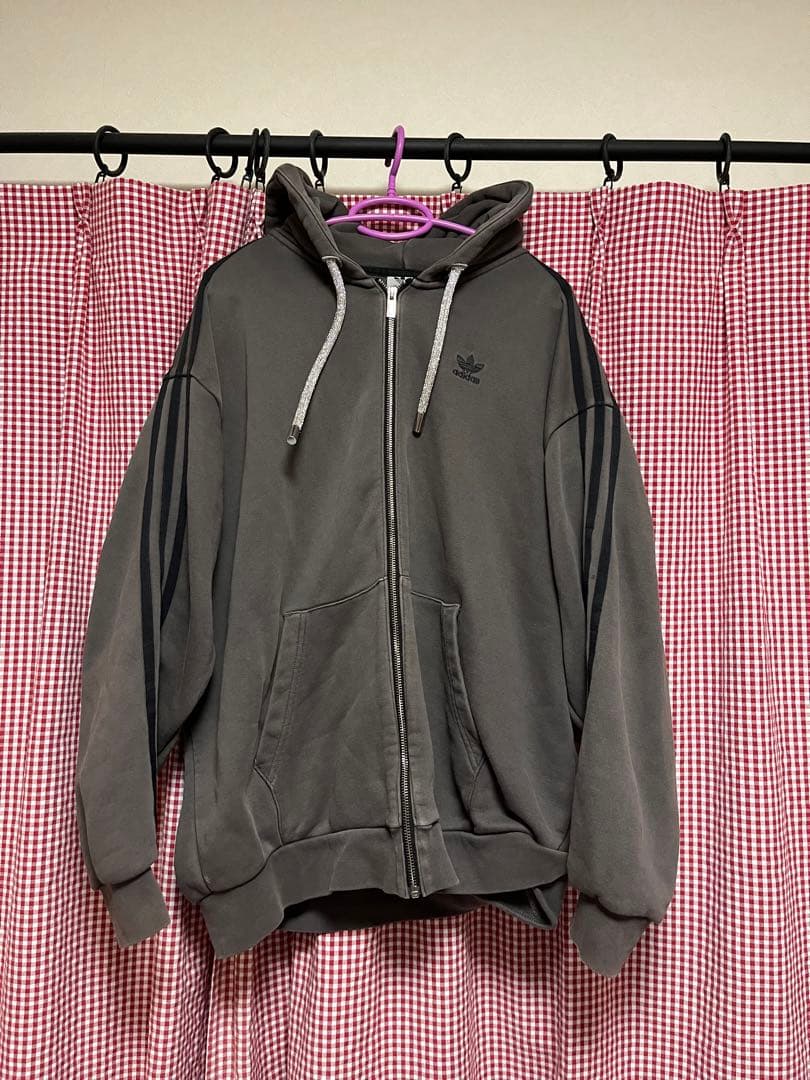 adidas ジップパーカー　adilenium