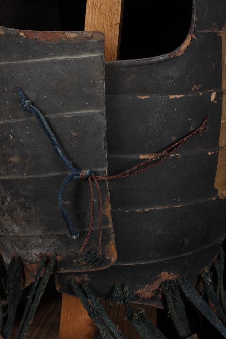 【江戸期 甲冑 胴丸】黒漆塗 二枚胴 草摺付 金箔家 紋 武具 鎧兜 時代物