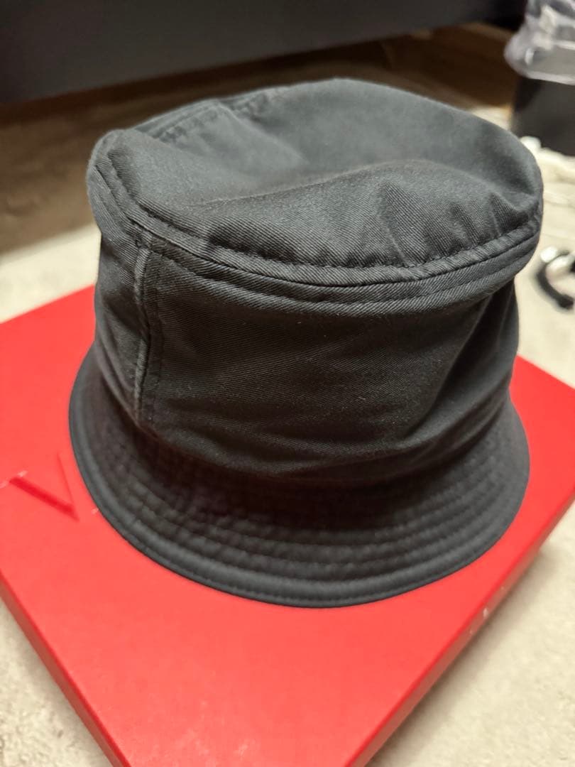 バレンティノ　バケットハット